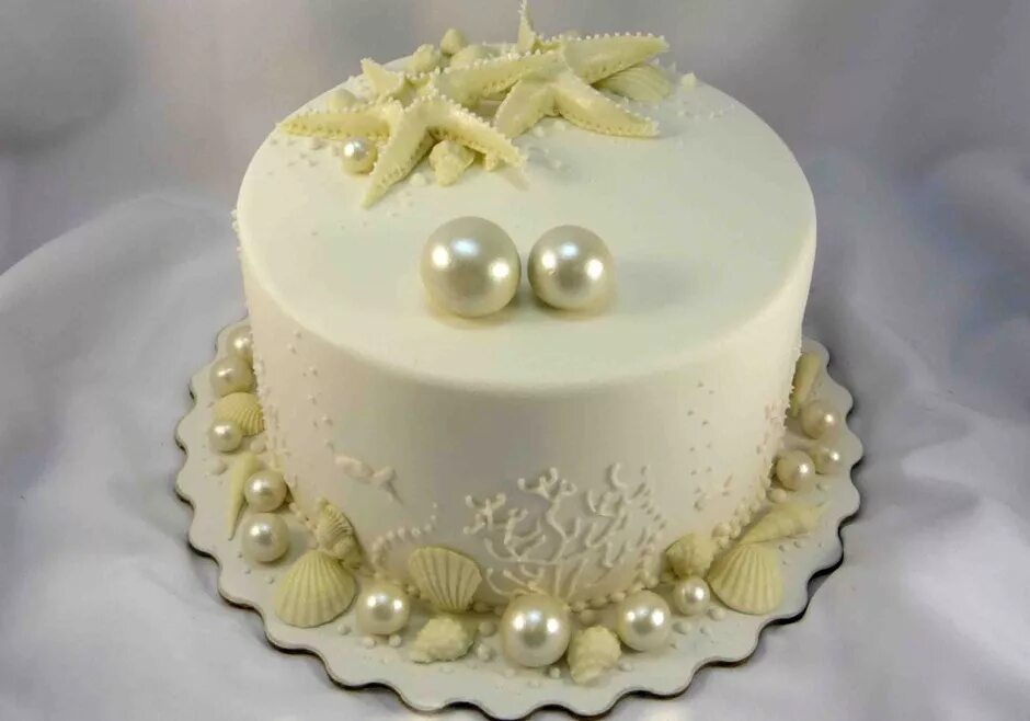 42 лет совместной жизни свадьба. Тортик на жемчужную свадьбу. Торт с жемчугом. Торт на перламутровую свадьбу. Торт на 30 лет свадьбы.