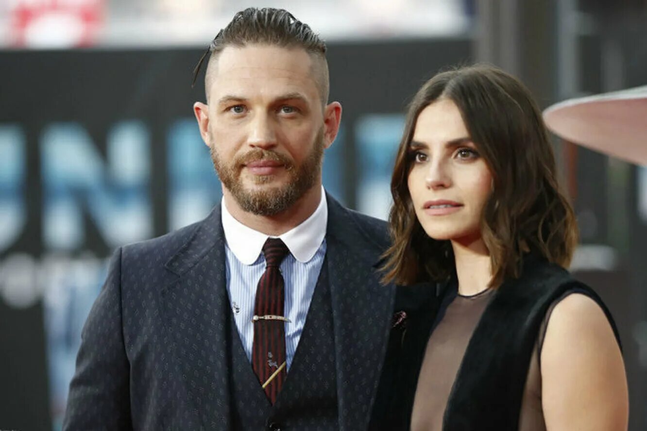 Том харди и шарлотта 2021. Том харди с женой. Том харди с женой. Жена тома харди шарлотта райли. Шарлотта райли и том харди.