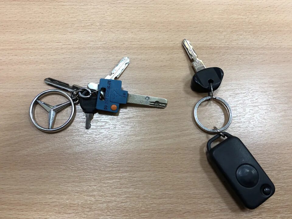 Ключ мерседес w124. Ключ mercedes w210 ик. Ключ 124 мерседес. Ключ мерседес w124. Ключ мерседес w124.