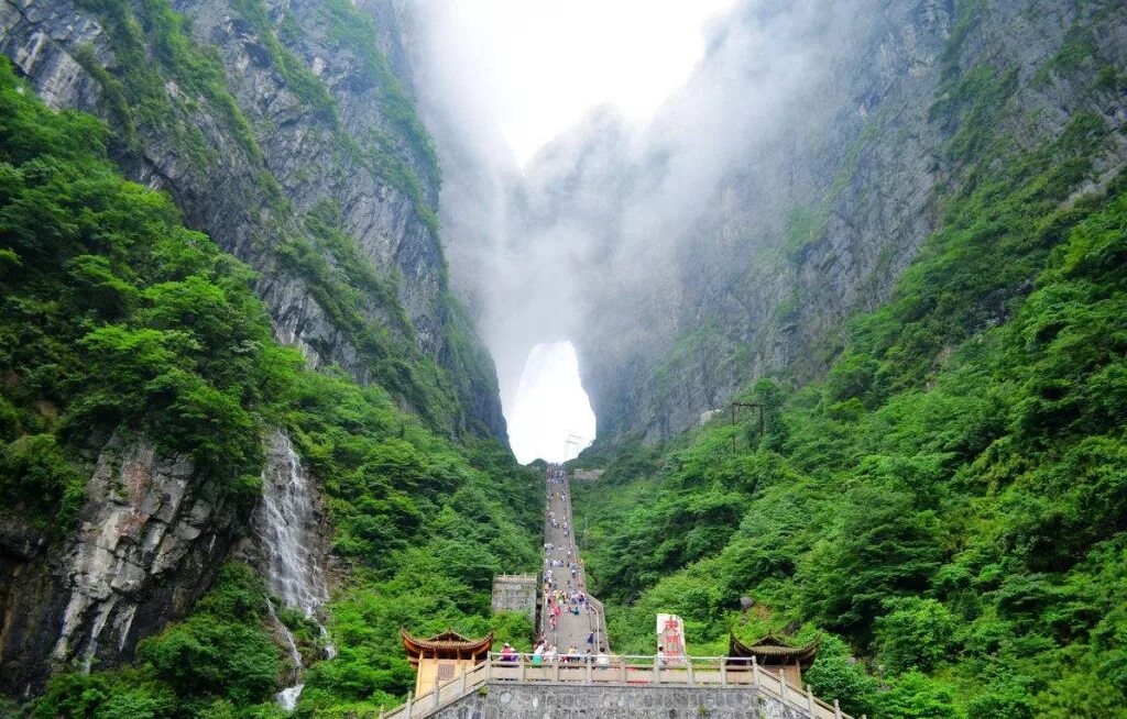 Провинция Хунань. Хунань Китай. Горы Tianmen, провинция Хунань, Китай. Хунань Китай достопримечательности. Area travel