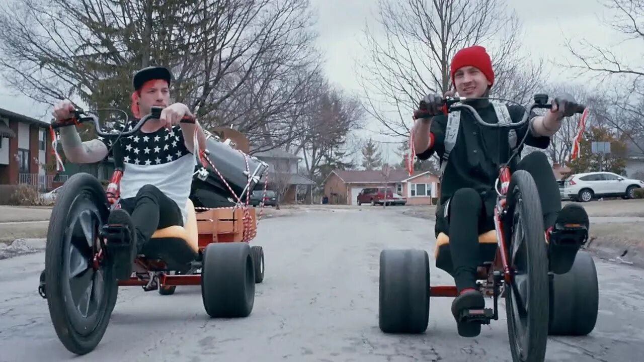 Видео песню про человека. 21 Pilots. Twenty one Pilots stressed out. 21 Pilots stressed. 21 Пилот stressed.