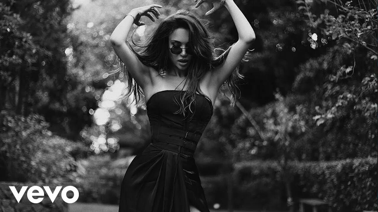 Cry omer bukulmezoglu. Ömer bükülmezoğlu фото. Ömer bükülmezoğlu roe текст песня. Ömer bükülmezoğlu фото. Ömer bükülmezoğlu nure pette bella remix.