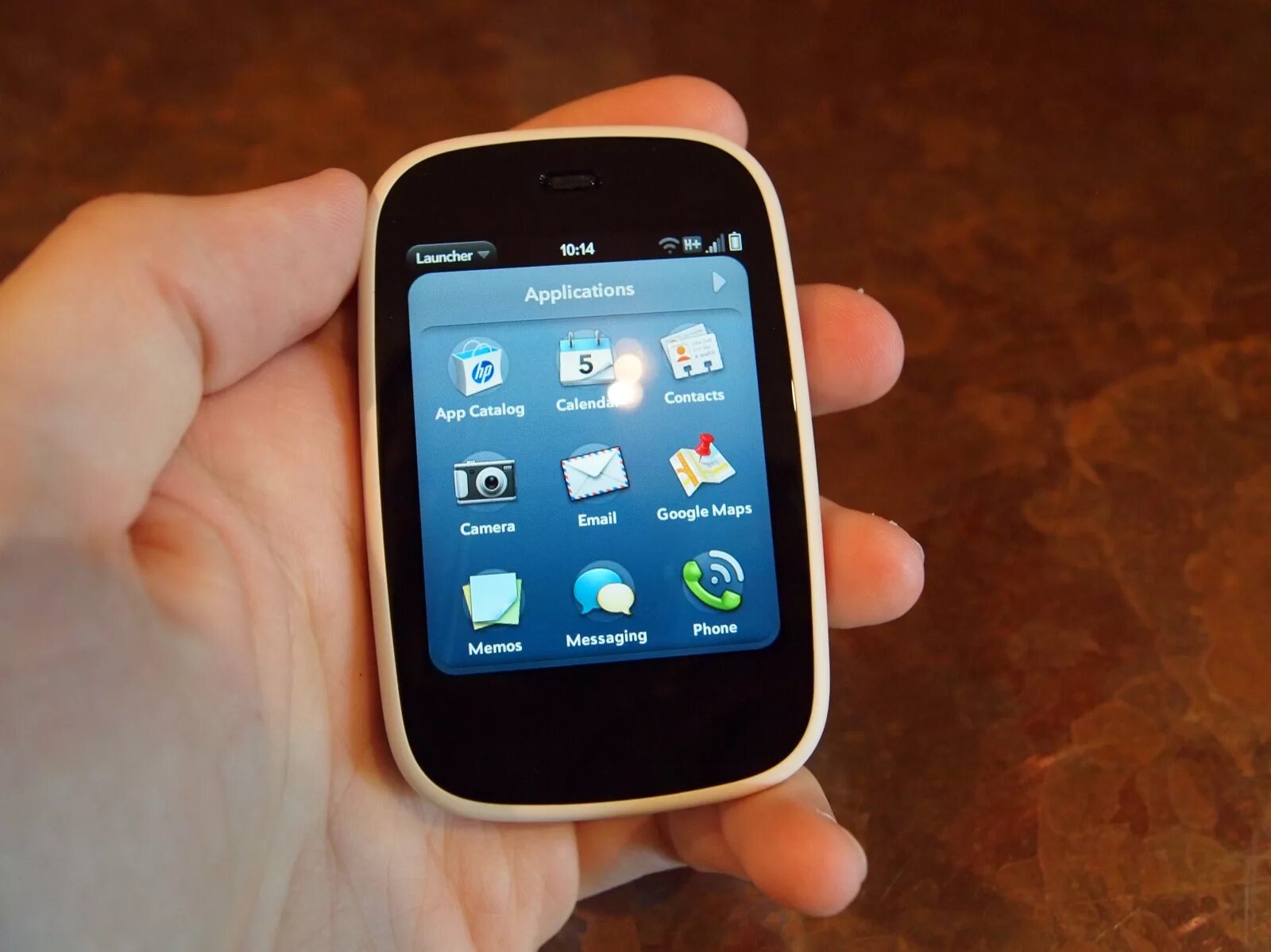 Фотография маленького телефона. Маленький смартфон сенсорный. Самый маленький смартфон. Самый маленький сенсорный смартфон. Маленький смартфон самсунг.