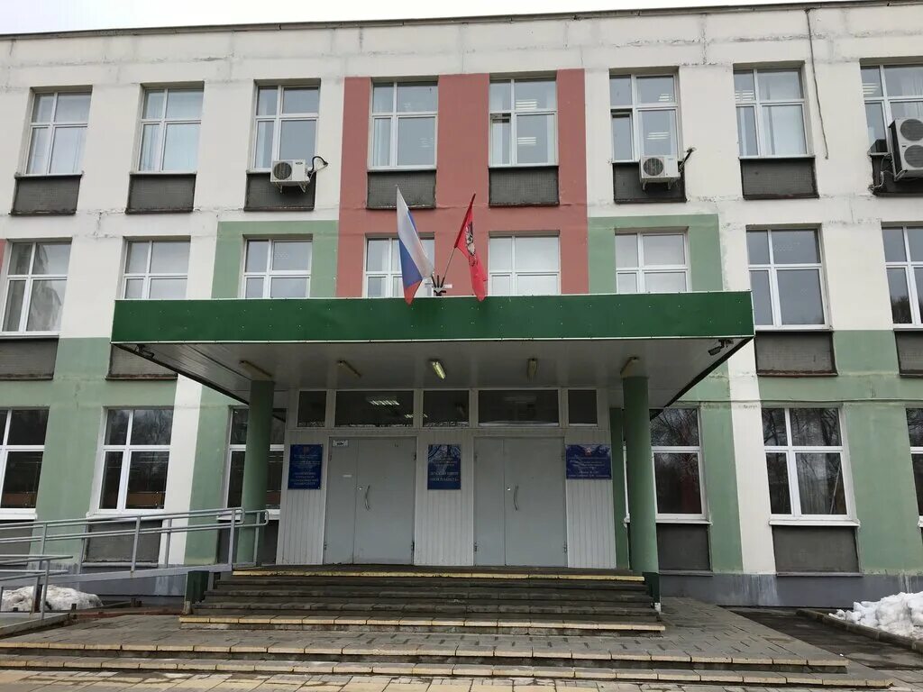 Зеленоград березовая аллея 9. Школа 1353 корпуса. Корп 425 а зеленоград. Школа 1353 корпуса. 12 школа двор.