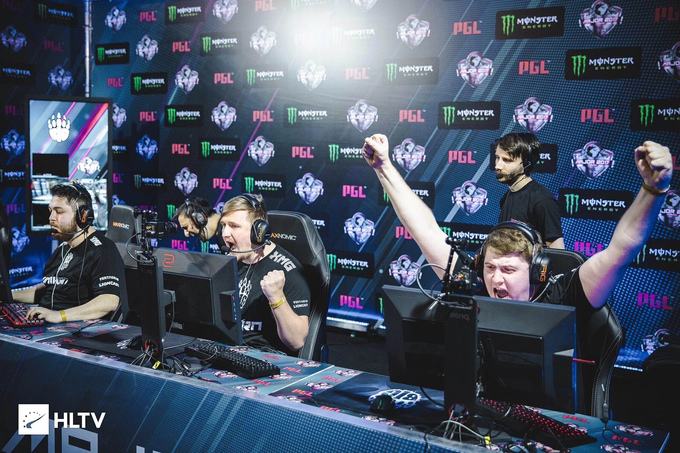 Hltv major. Pgl major krakow 2017 кубок. pgl major 2017. pgl krakow 2017. gambit esports краков 2017.