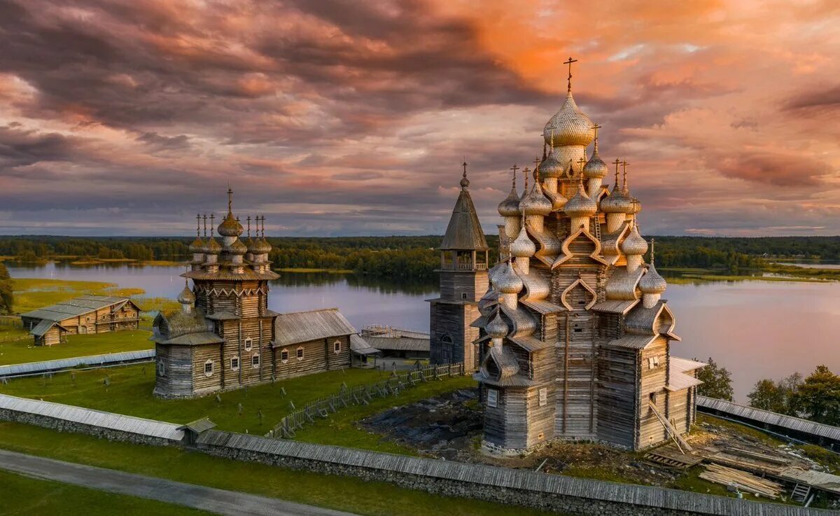 Kizhi island. Кижи музей-заповедник. Остров Кижи Карелия. Кижи Валаам Соловки. Кижский Погост Карелия.