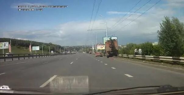 В сипайлово горит сейчас. Спуск в Сипайлово. Желтый КАМАЗ В Сипайлово. Спуск в Сипайлово фото. Фото автодорог в Сипайлово.