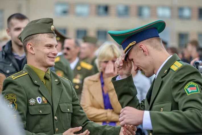 Как получить офицера
