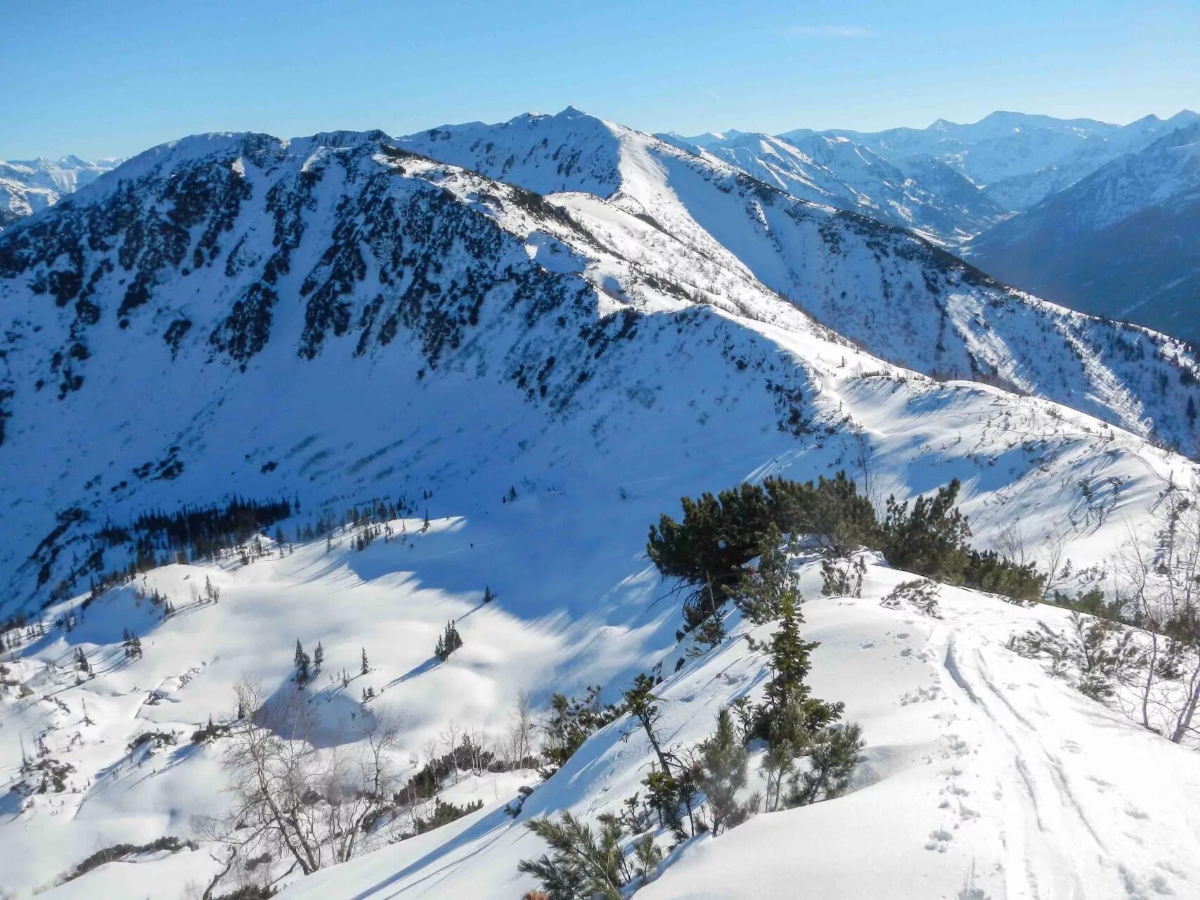 Гора мамай на байкале. Гора мамай на байкале. Мамай иркутск байкал. Мамай это где. Ущелье мамай на байкале.
