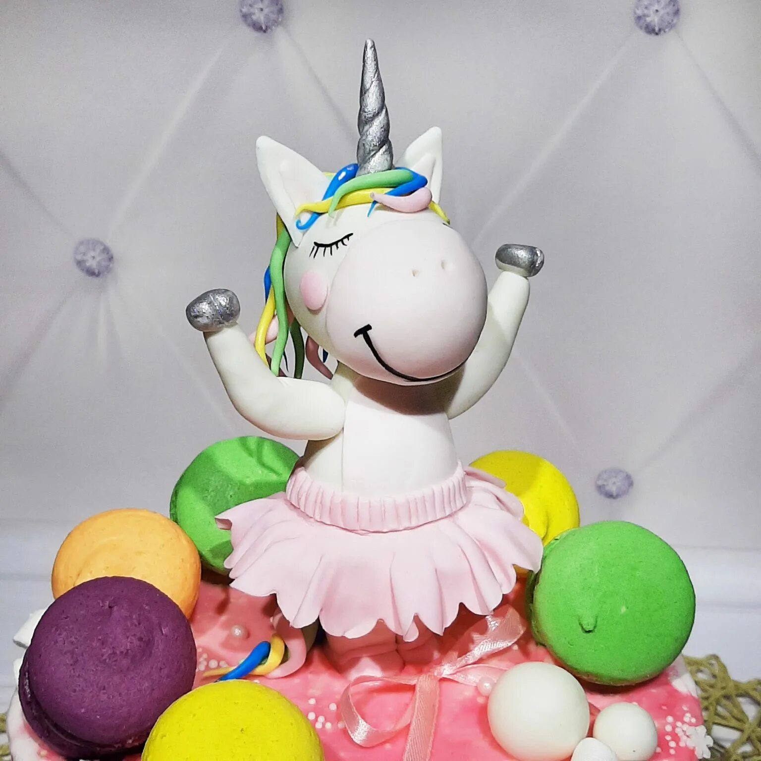 единорожка из мастики. торт с фигуркой «единорога». фигурка единорога из мастики. единорожка из мастики. фигурка единорога из мастики.