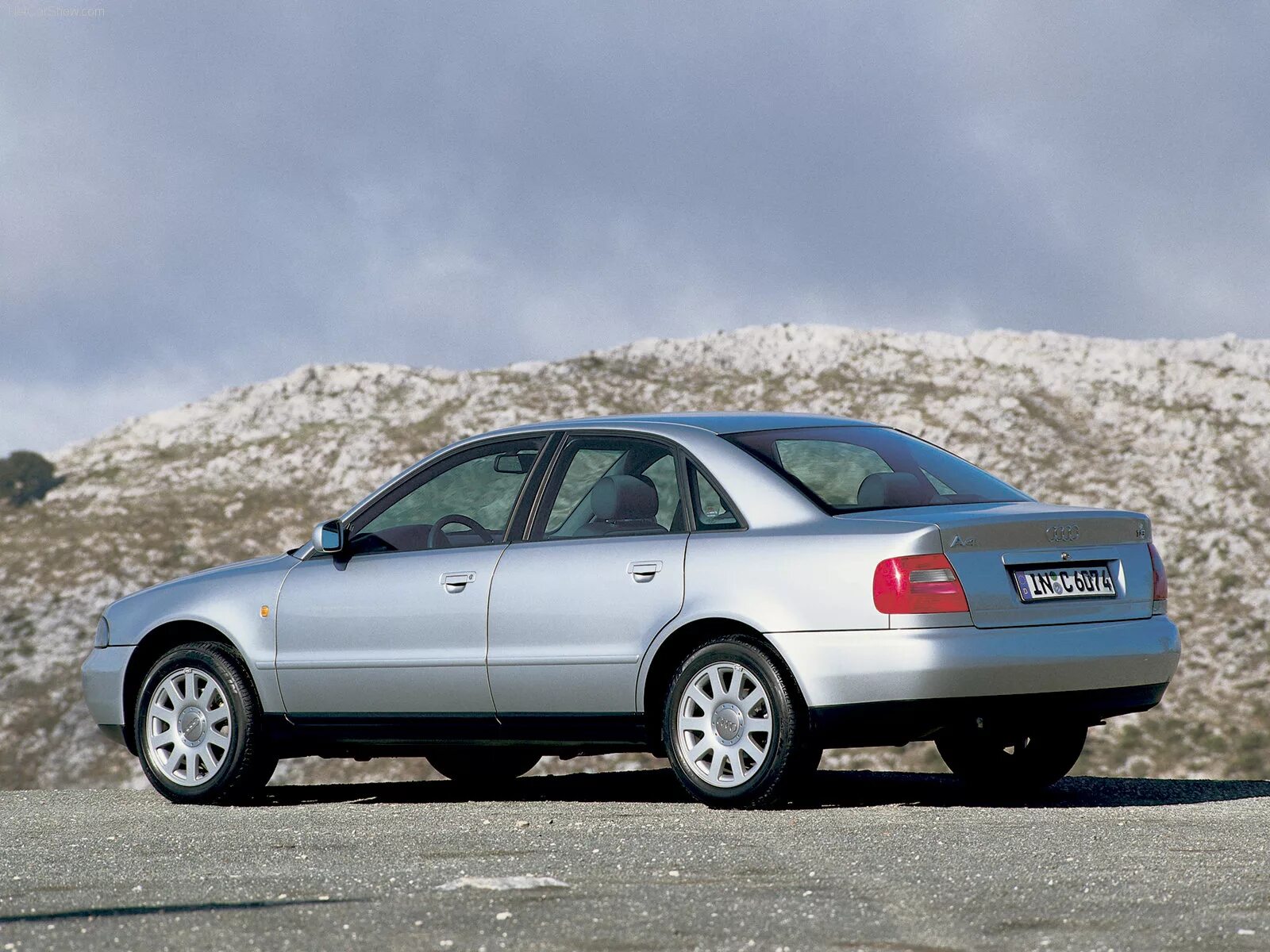 А4 первое. А4 первое. Audi a4 b5 2000. Audi a4 b4. Audi a4 2000.