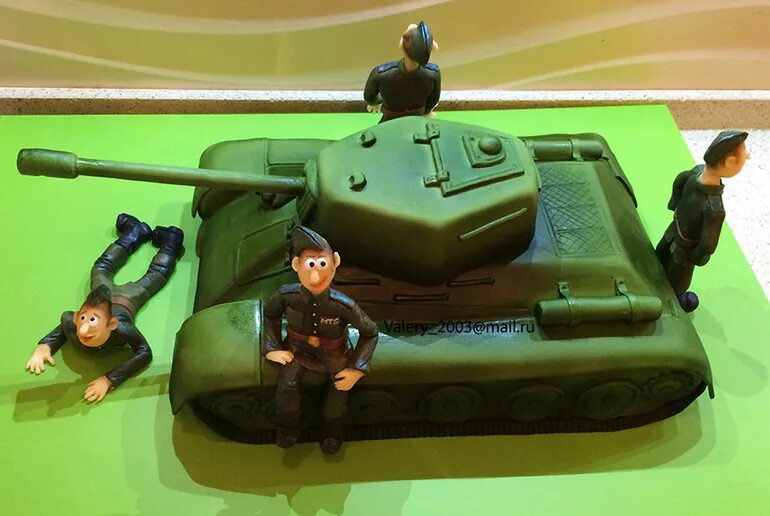 Торт танк. Торт на 23 февраля танк. Торт танк на 23. Торт с днем защитника Отечества.