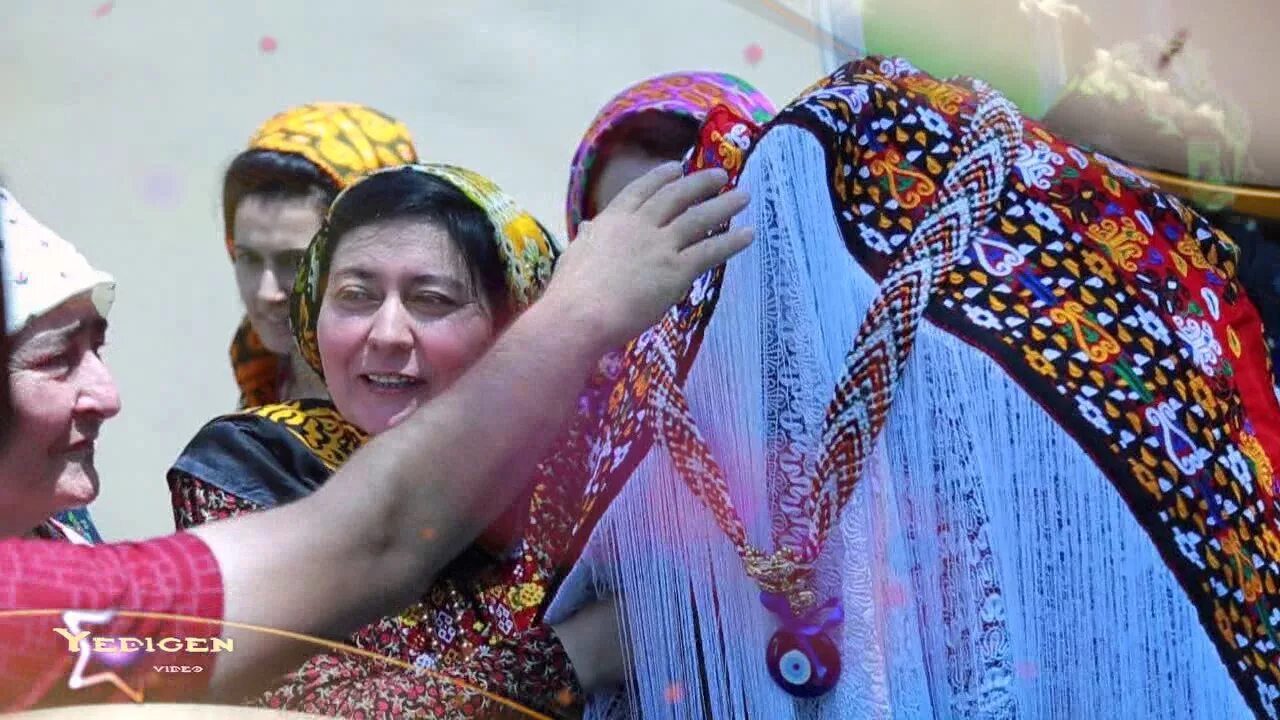 Туркмен видео. Свадьба Ашхабадская туркменский. Туркменская свадьба 2023. Туркменская невеста в украшениях. Туркменские невесты в платке.