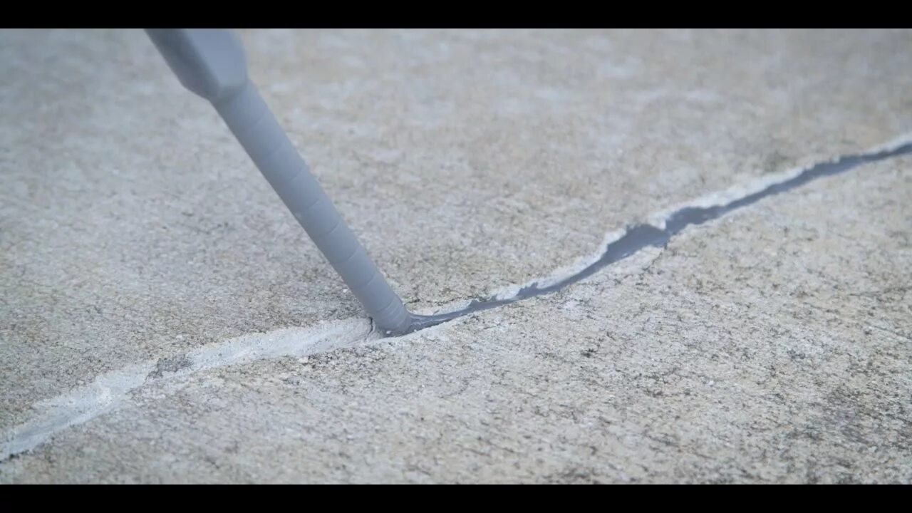 Трещины в бетоне. Стяжка растрескалась. Треснувший бетон. Прут для стяжки трещин. Трещины в стяжке пола