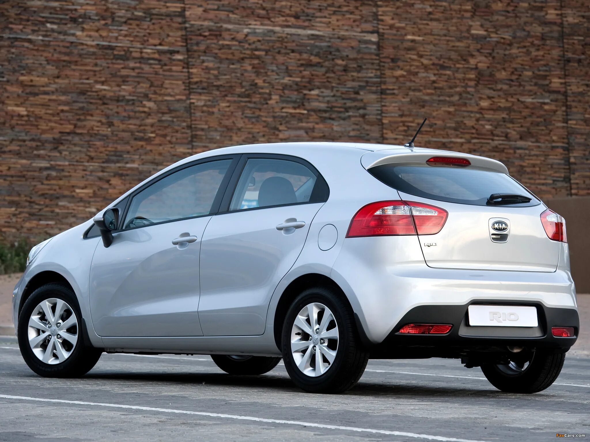 Где купить хэтчбек. Kia Rio Hatchback. Киа Рио хэтчбек 2012. Kia Rio Hatchback 2012. Kia Rio хэтчбек.