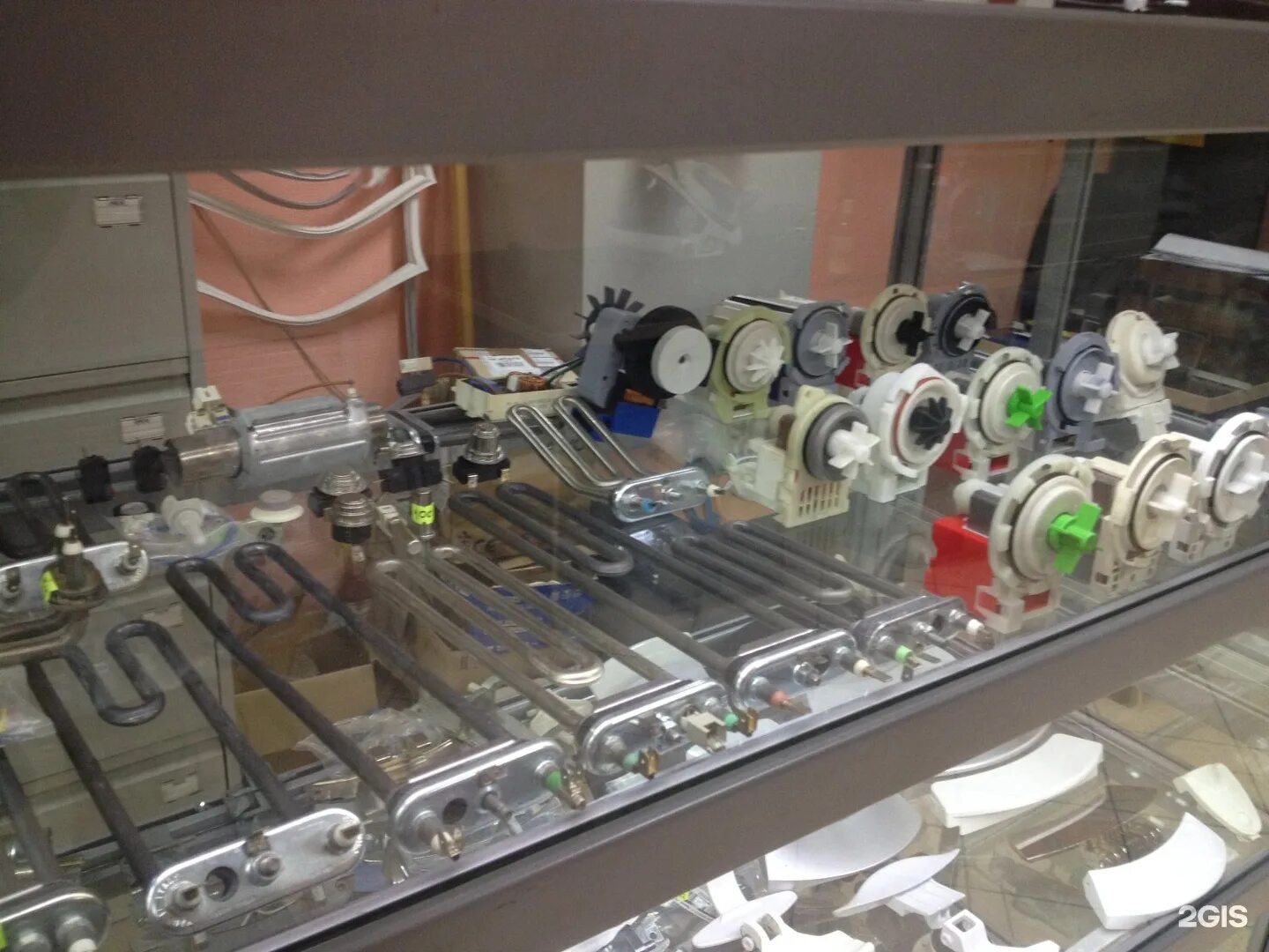 запасные части для бытовой техники. детали бытовой техники. баннер бытовой техники. магазин автозапчастей для грузовых автомобилей. детали бытовой техники.