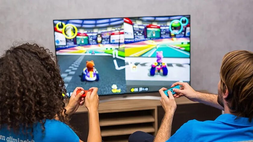 Nintendo switch race. Nintendo Switch игры. Nintendo Switch игра вдвоем. Nintendo телевизор. Нинтендо к телевизору.