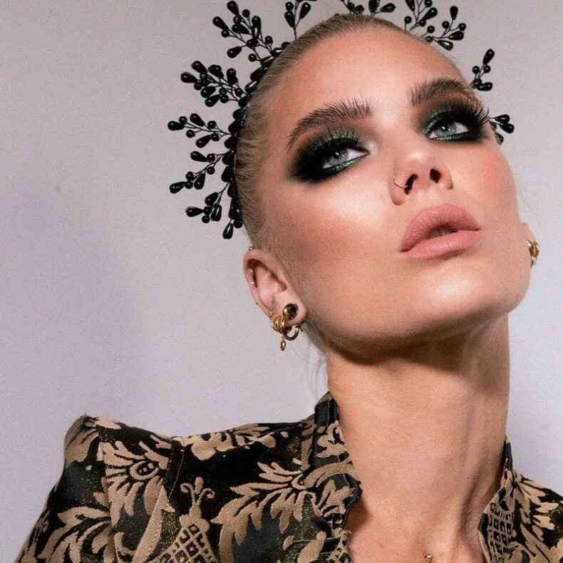 Make up 2025. Макияж 2025. модный макияж. новогодний макияж. макияж 2025 модные.