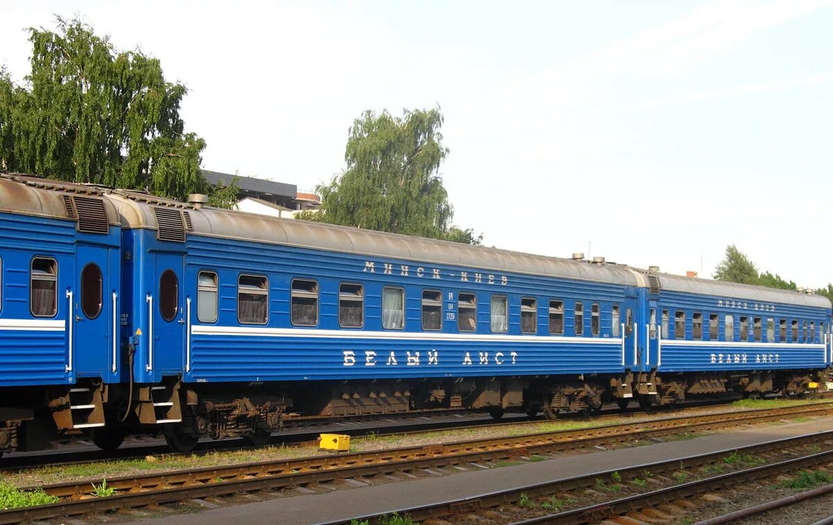 Вагон твз 61-4440. Железнодорожный вагон пассажирский. Фирменный поезд «демидовский экспресс» 071е. Пассажирские вагоны цмв. Пассажирский грузовой вагон 1950.