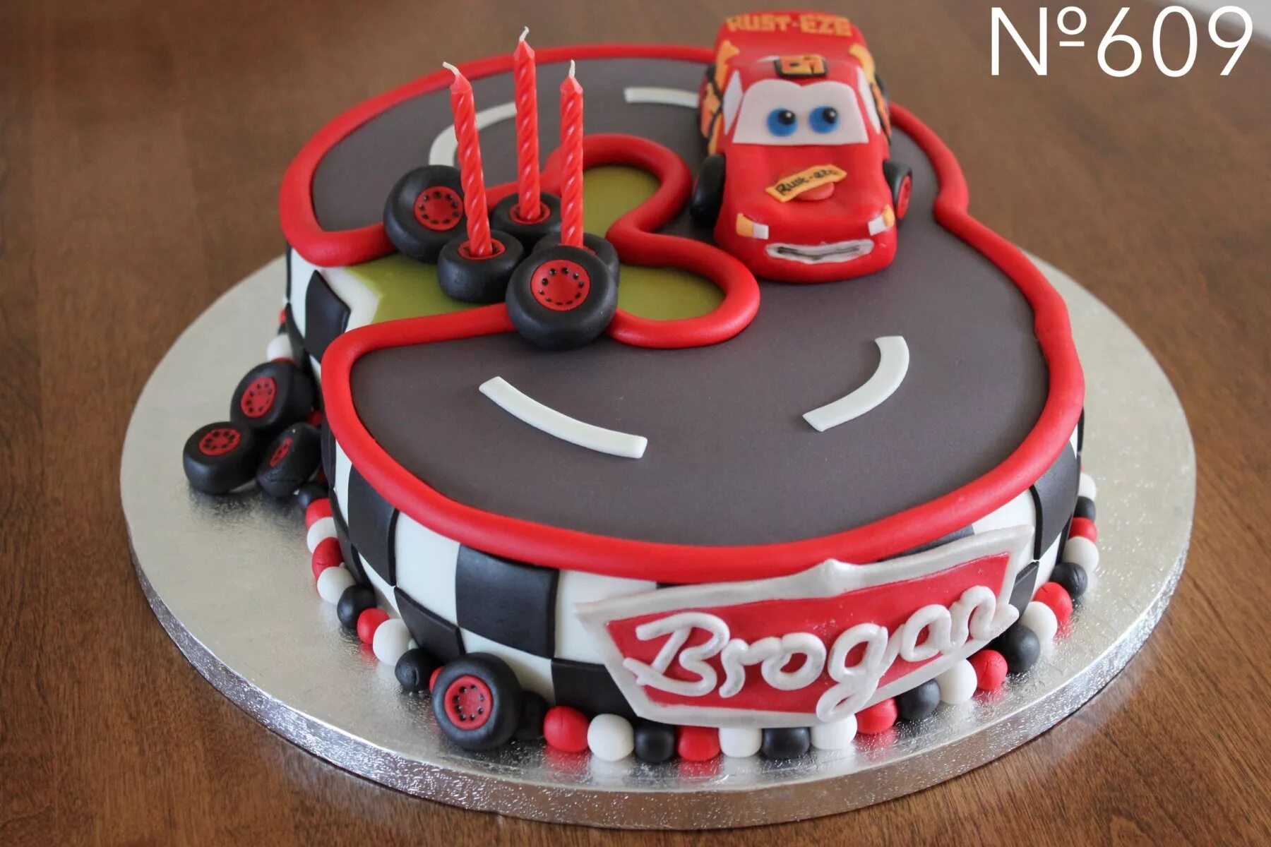 Торт ребенку на 3. Торт мимишки для мальчиков. Торт ребенку на 3. Тортики для девочек. Детский торт с машинками.