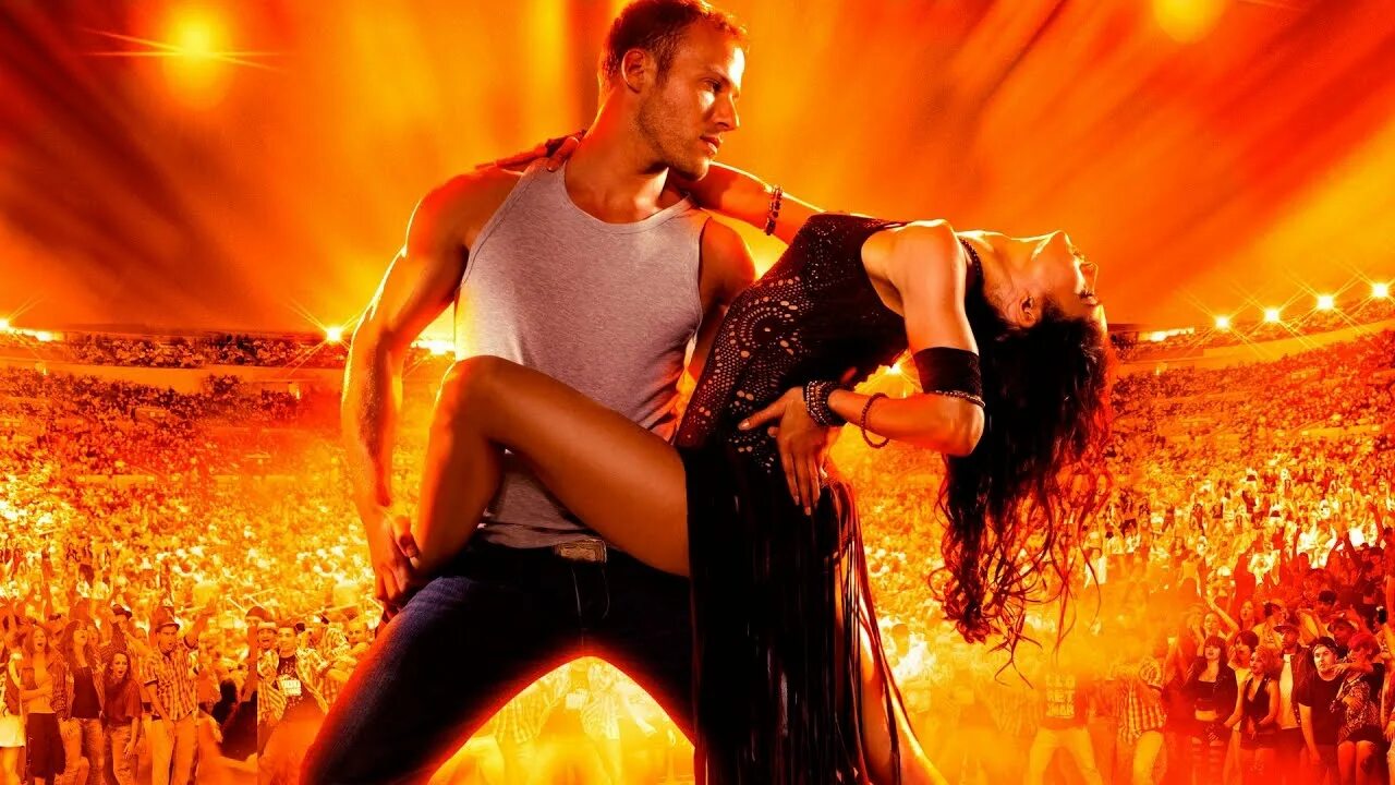 Веселые люди на вечери. Танцующая девушка. Дискотека фон. Караоке популярные. Рок звезда девушка.