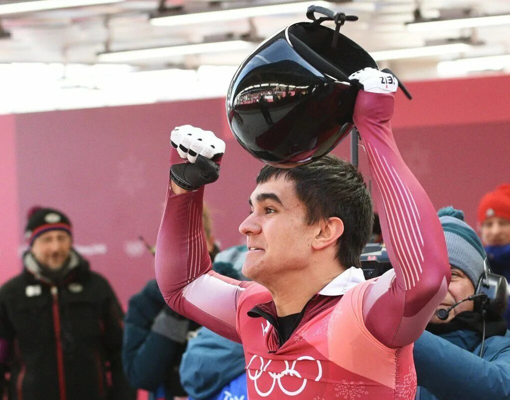 Зимние олимпийские игры 2018 презентация. Никита трегубов скелетон олимпиада 2018. Фигуристы россии на олимпиаде 2018. Серебряный призер олимпиады 2018. Евгения медведева олимпийская чемпионка.