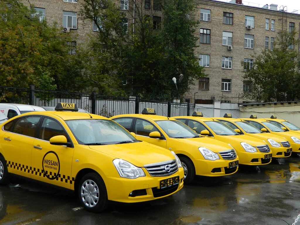 Ниссан Альмера такси. Машина "такси". Автомобиль «такси». Легковой автомобиль такси.