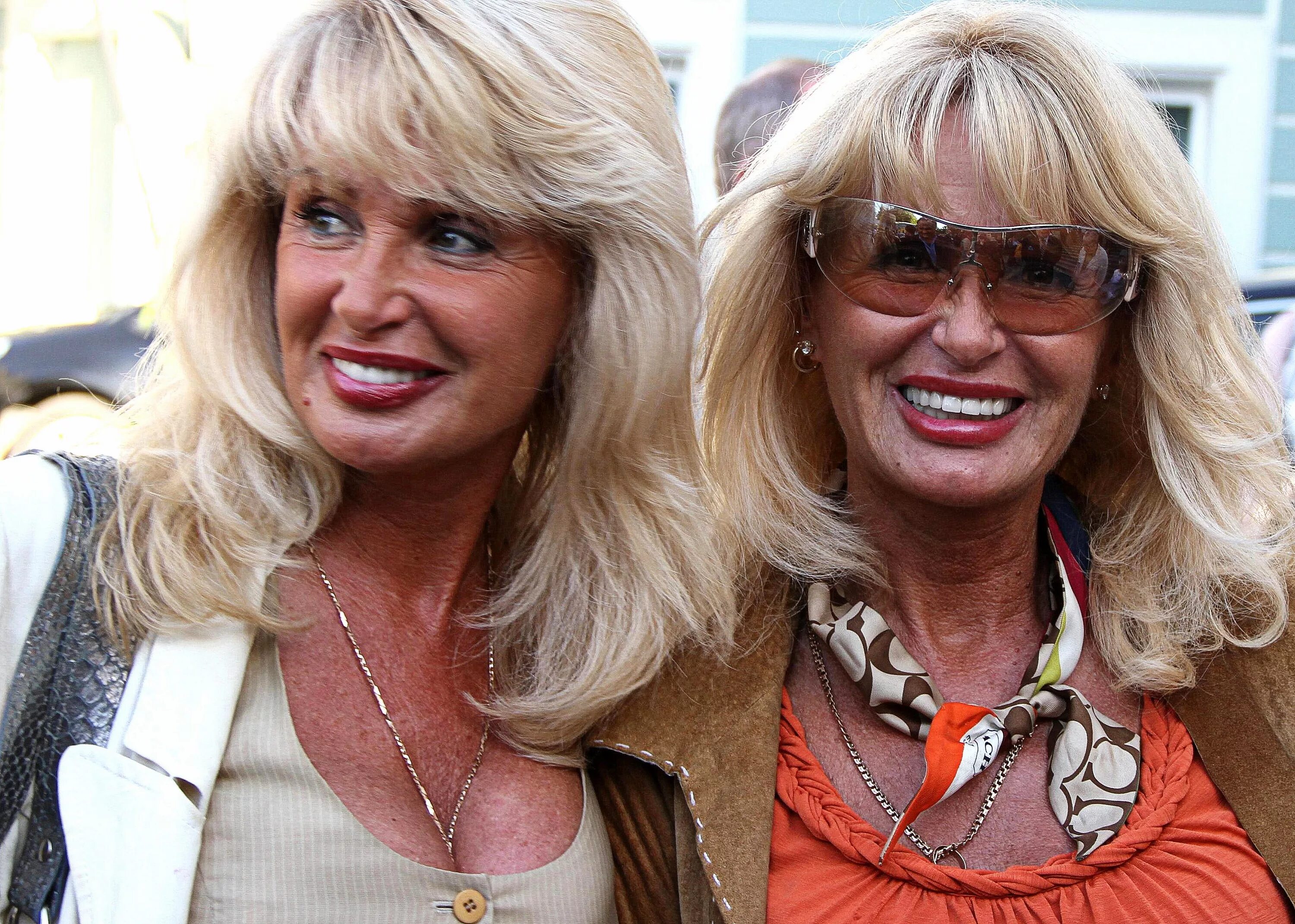 сестры зайцевы в молодости. певицы сестры зайцевы википедия возраст биография. сестры зайцевы. татьяна и елена зайцевы. группа сёстры зайцевы в молодости.