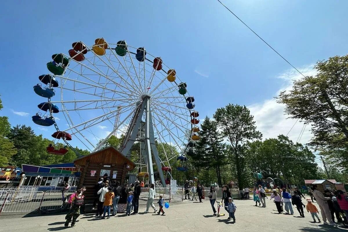 Парк гагарина южно сахалинск аттракцион 360. Аттракционы южно сахалинск. Аттракционы южно сахалинск. Парк гагарина южно-сахалинск аттракционы. Аттракцион микс южно-сахалинск.