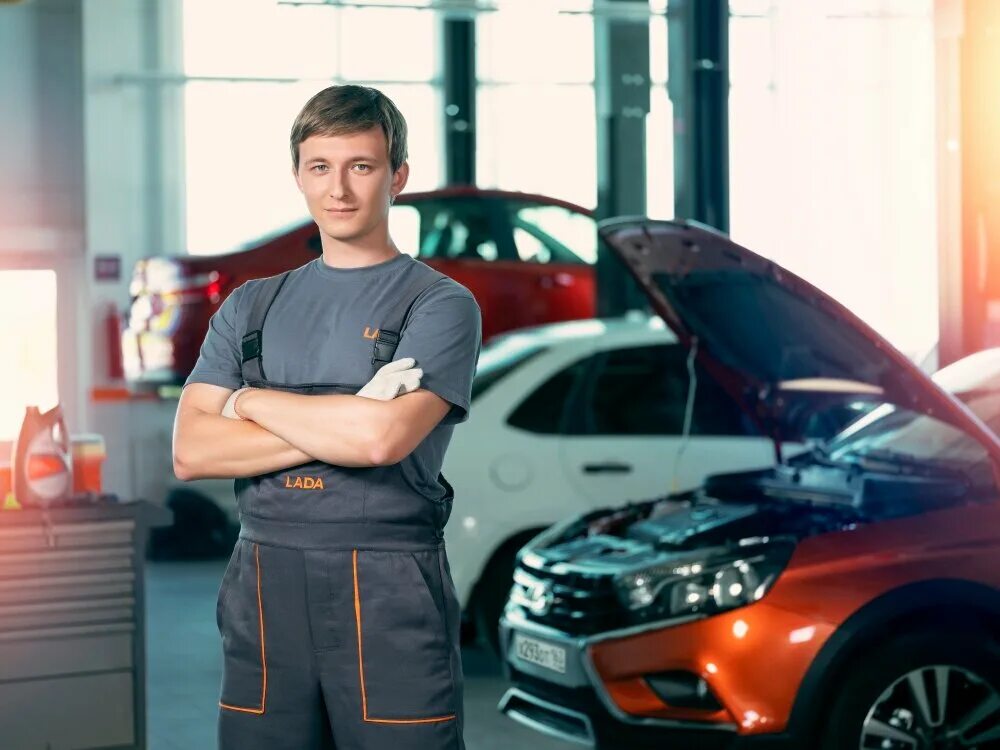 механик профессия. саратов. сотрудник автомастерской. автомеханик тольятти. воронеж максим автомеханик.