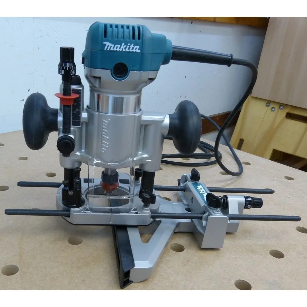 Фрезер 2. Фрезер makita rt0700cx2. фрезер makita rt0700c комплектация. makita 0700 cx2. фрезер макита 0700.