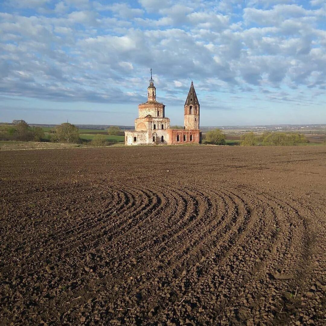 Погода юрьев польский на 10. Церковь в поле Юрьев польский. Владимирская область Юрьевское Ополье. Поля Владимирска Владимирской области. Деревня Ополье Юрьев польский.