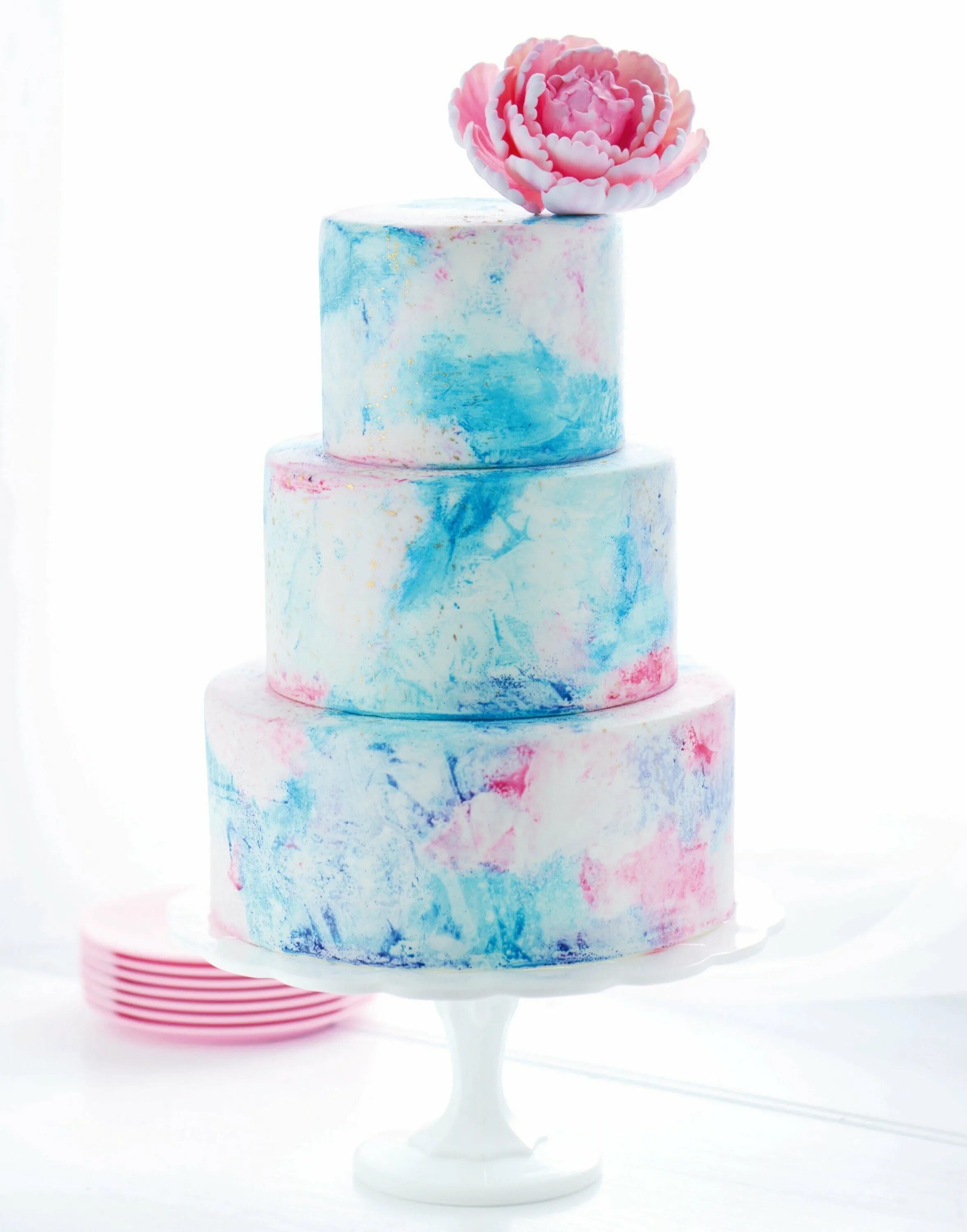 Акварельный торт. Торт розово голубой. Торт в розово голубых тонах. Торт в акварельной технике. Свадебный торт розово голубой.