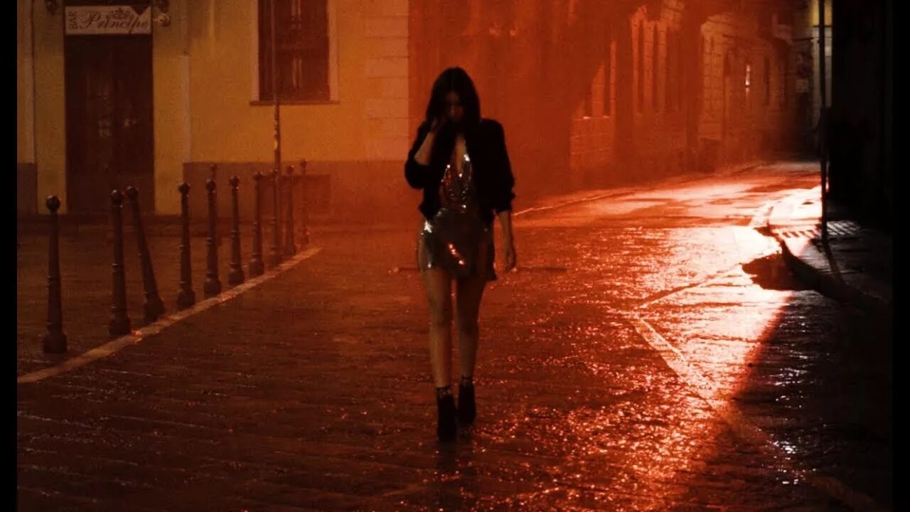 Ана де армас кампари. Ана де армас кампари. Campari entering red. Ана де армас овердрайв. Entering red short movie.