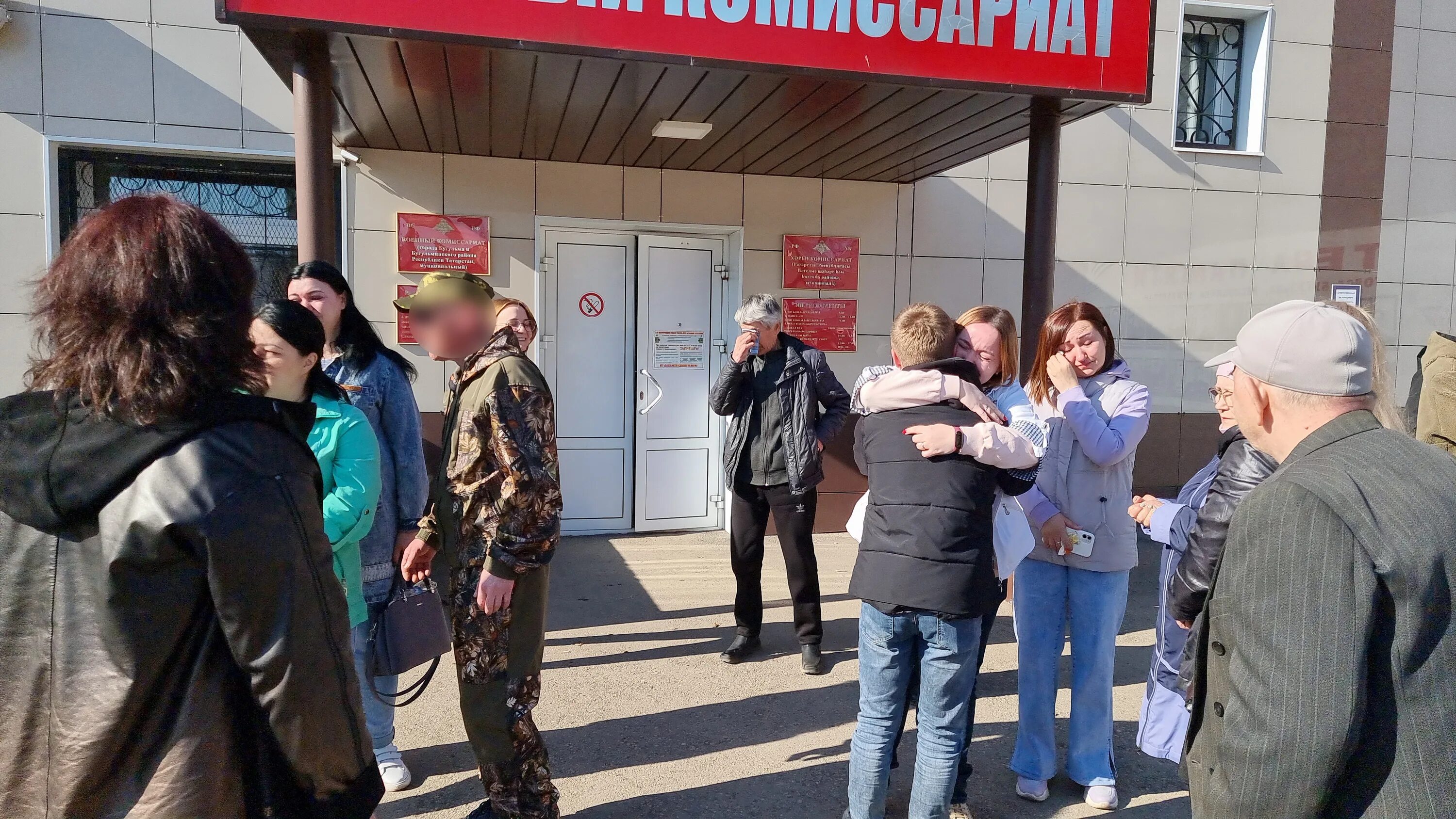 Бугульмы. Бугульма возложение цветов. День двора в бугульме. Стела гафиатуллину в бугульме. Без формата бугульма.