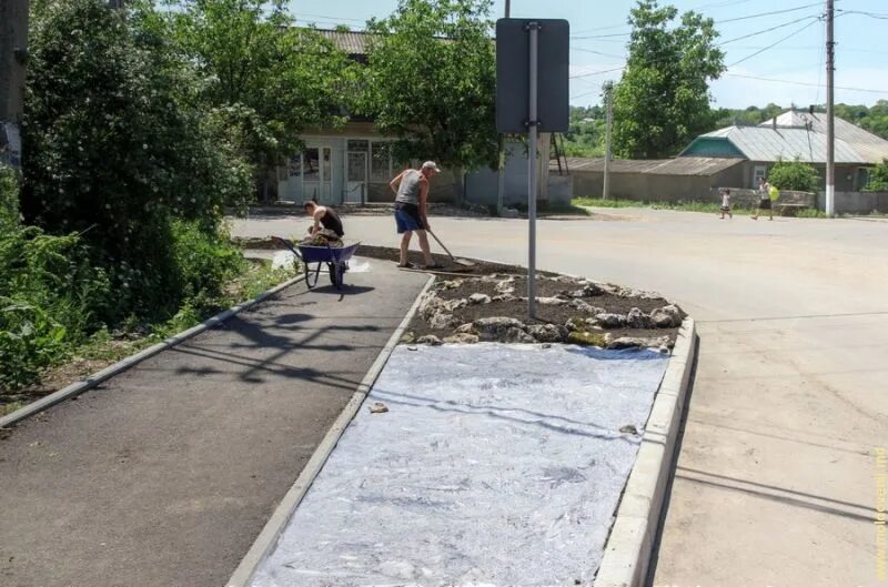 Коржеуцы Молдова Бричанский район село. Село Коржеуць в Молдове. Село Коржеуць, Бричень. Коржеуцы улицы. Сел в уголочек