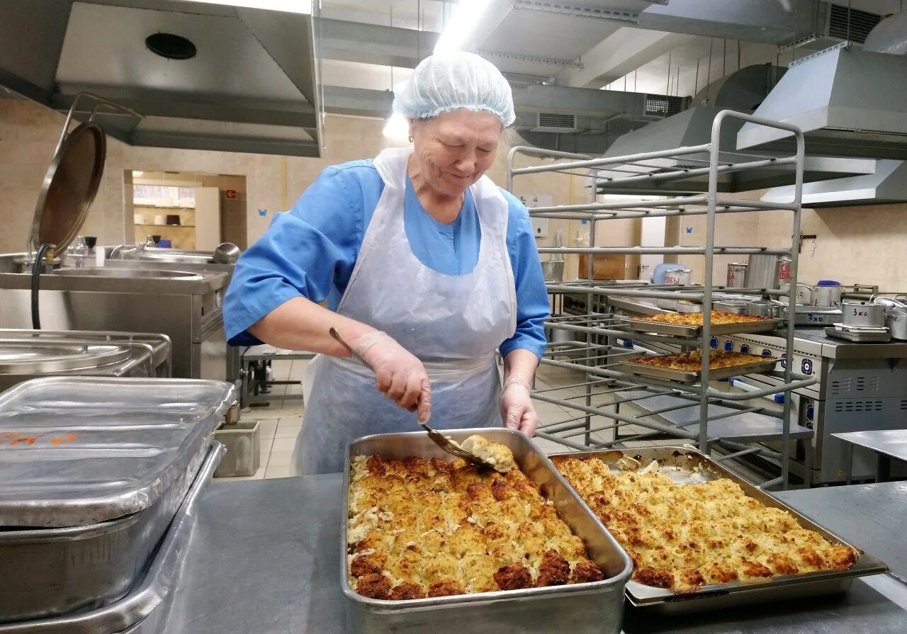 санитарка в больнице. санитарка буфетчица. кухонный работник на пищеблок. буфетчица вакансии в спб в больницу. буфетчица в больнице.