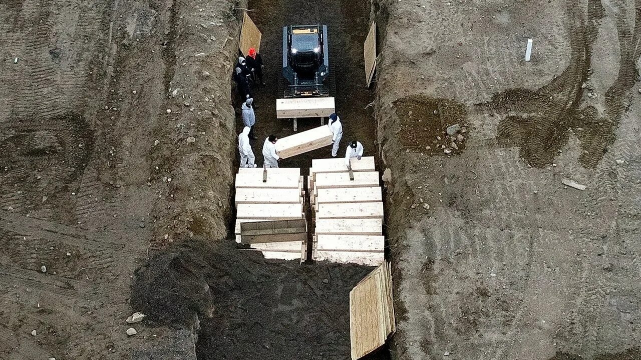 Повторное захоронение в одну могилу через сколько. Массовое захоронение с 1 февраля 2025. остров харт кладбище. захоронение неопознанных трупов.