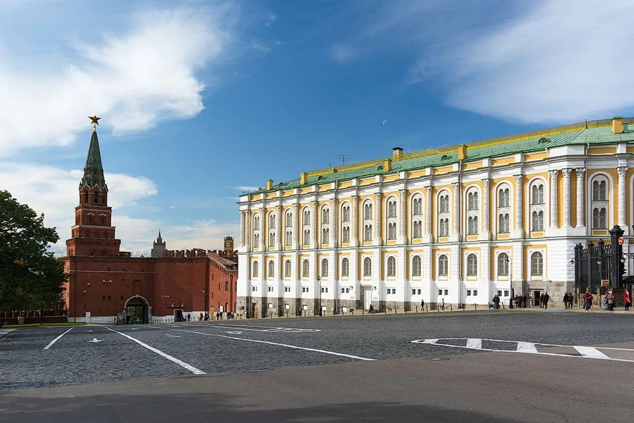 Кремль Москва Оружейная палата. Оружейная палата Московского Кремля здание. Алмазный фонд Московского Кремля. Оружейная палата и алмазный фонд Московского Кремля. Кремлевские фонды