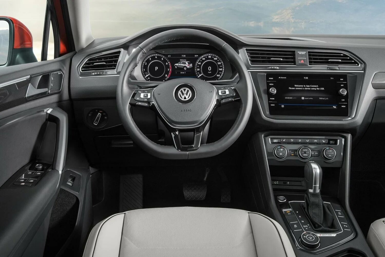 Volkswagen tiguan салон. Фольксваген Тигуан новый салон. Фольксваген Тигуан 2019 салон. Volkswagen Tiguan 2017 Interior. Volkswagen Tiguan 2018 салон.