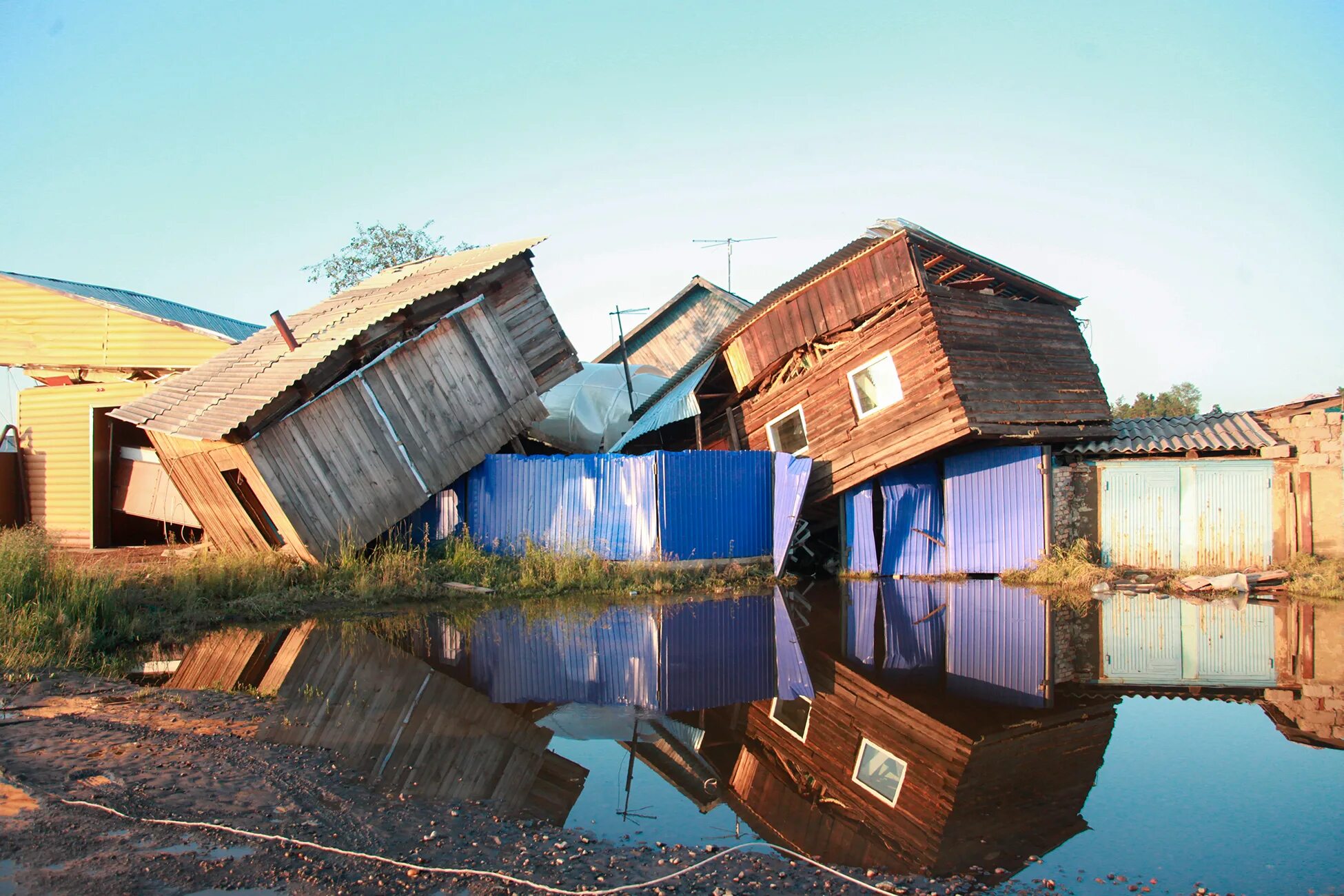 Два затопленных дома. Город Тулун Иркутская область. Город Тулун Иркутская область затопление. Затопление в Иркутской области Тулун. Город Тулун наводнение.