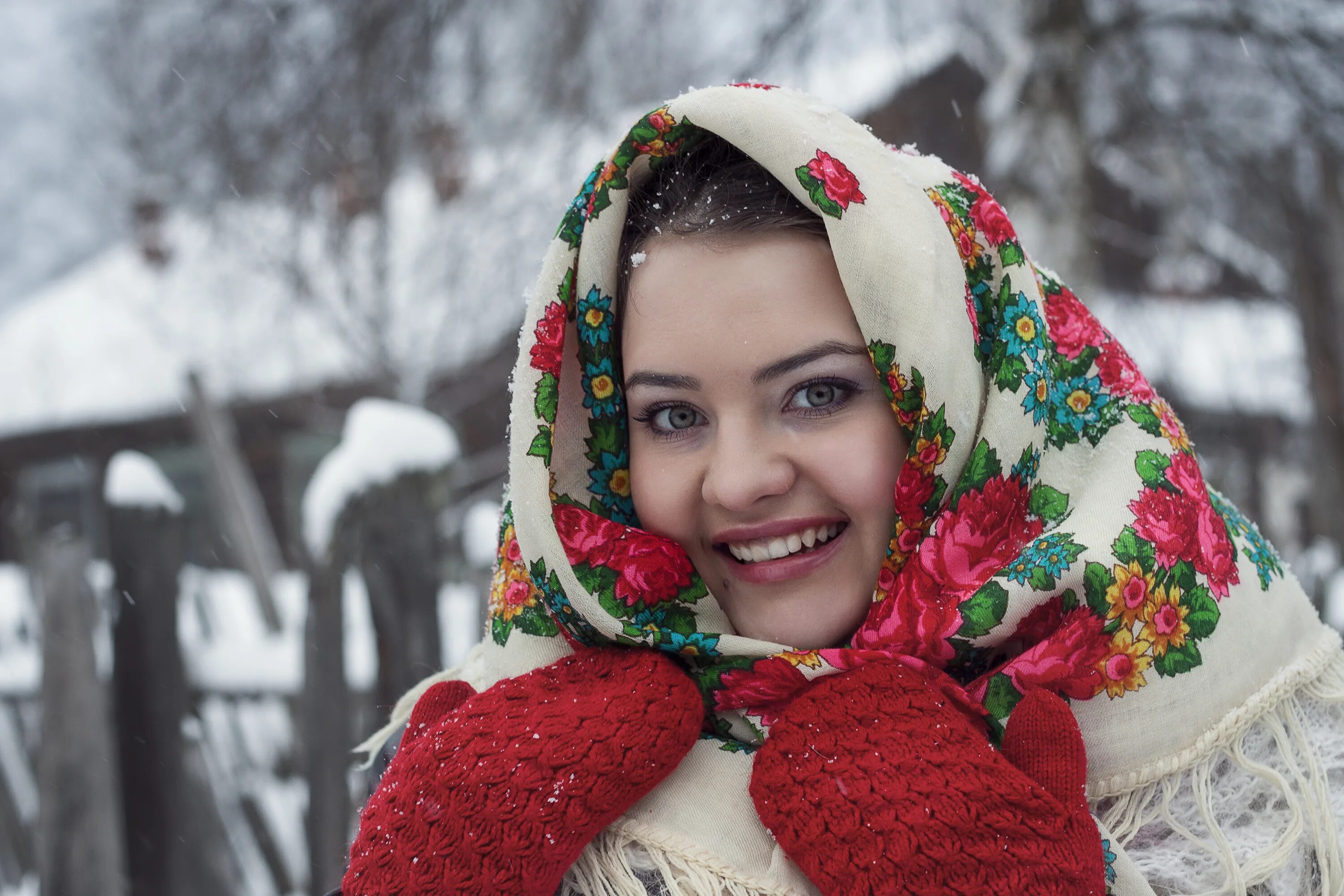 Русская женщина сегодня. Русская красота. Картинки русские женщины самые красивые. Девушка в народном платке летом картинки.