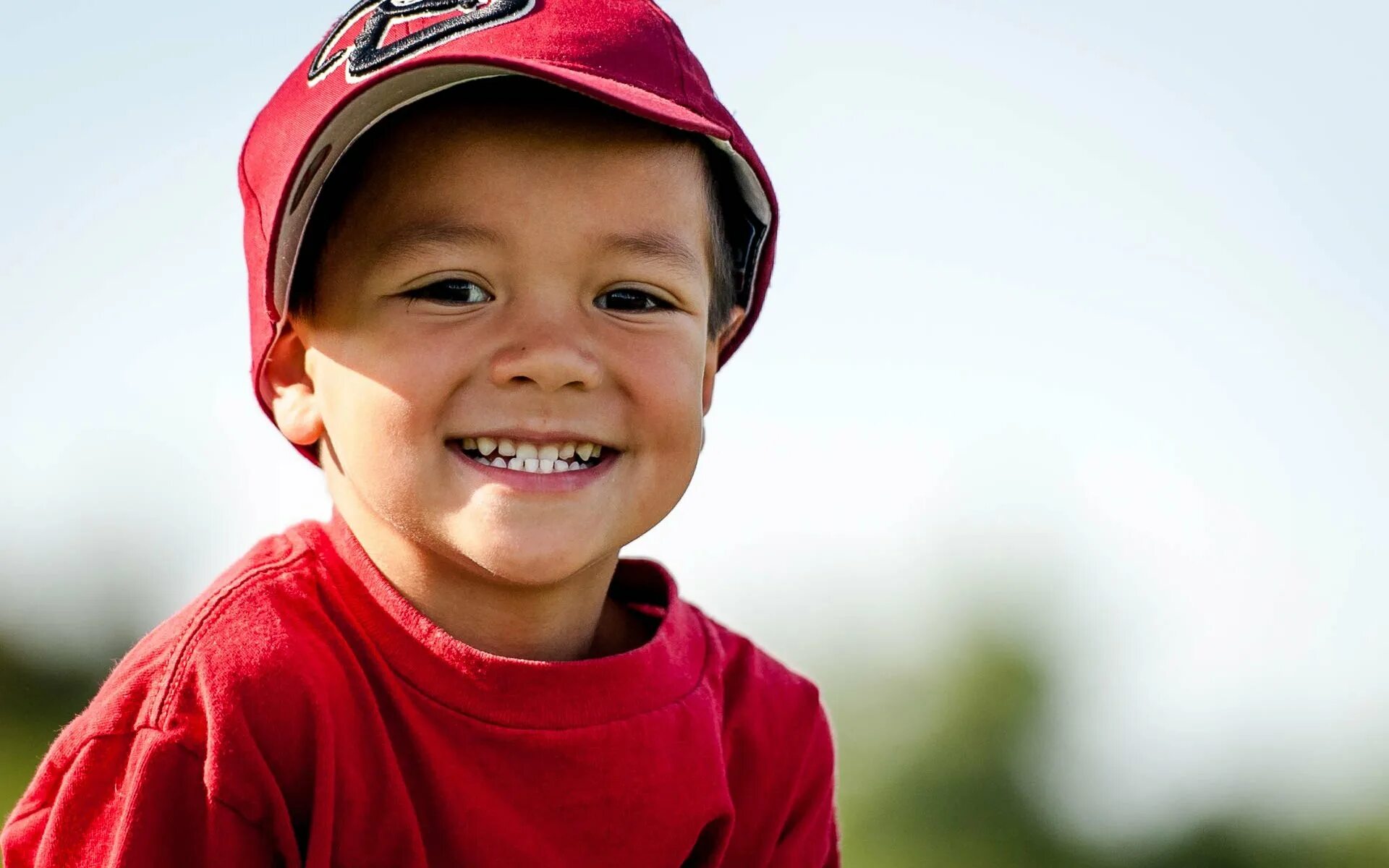 Smiling child. Мальчик улыбается. Улыбка ребенка. Ребенок улыбается. Ребенок мальчик.