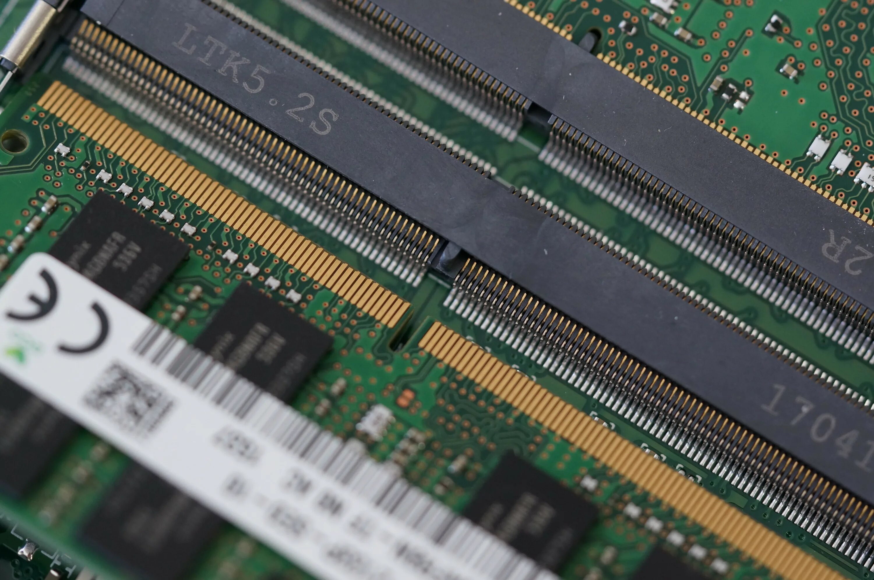 Покупаем оперативную память. Ddr3 слот. Слот ddr4. Ddr3 so-DIMM слот. One ddr4 so-DIMM Slot.