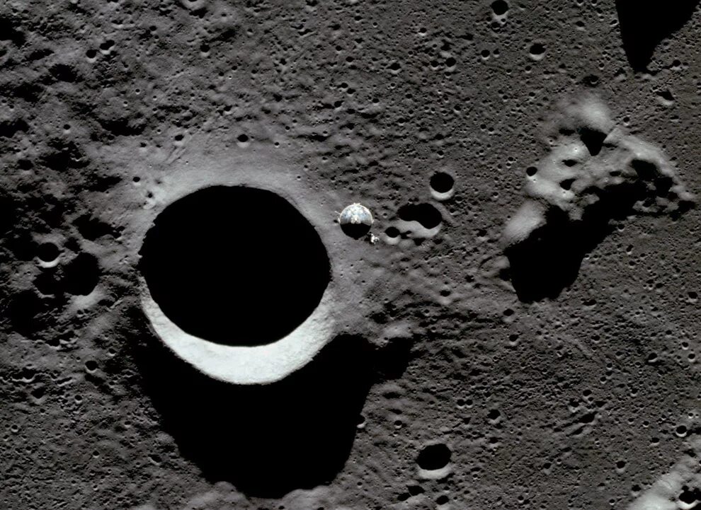 Большой кратер луны. Кратер Аполлон на Луне. Апполо 11 на Луне. Кратер Архимед на Луне. Кратер Герцшпрунг на Луне.
