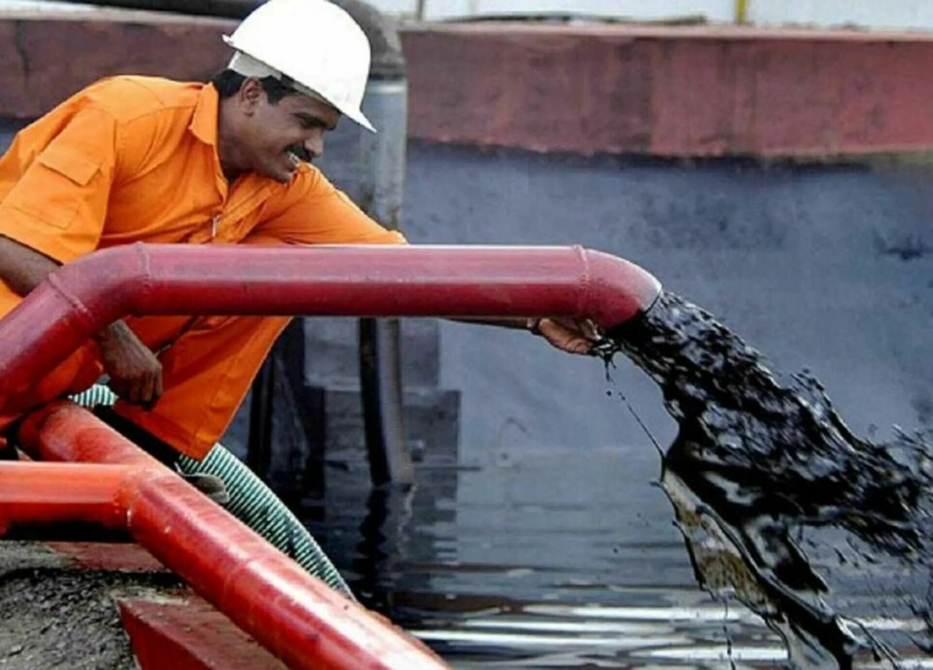 Откажутся от нефти и газа. Нефть течет. Нефтегазовая промышленность Индии. Индия нефть. Добыча нефти в Индии.