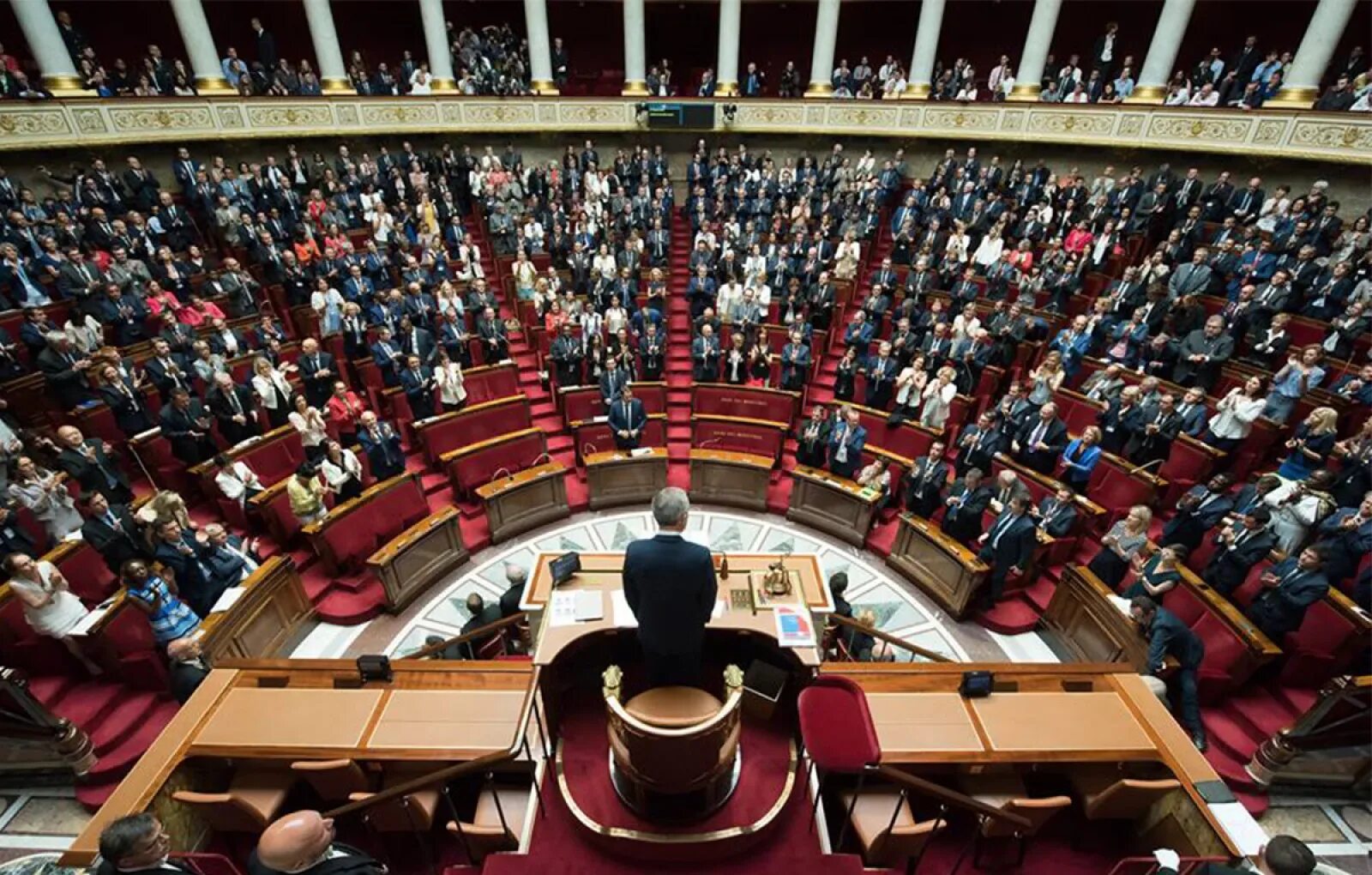 Высший орган парламента. Парламент Франции национальное собрание. Нижняя палата парламента Франции. Парламент Франции зал заседаний. Двухпалатный парламент Франции.
