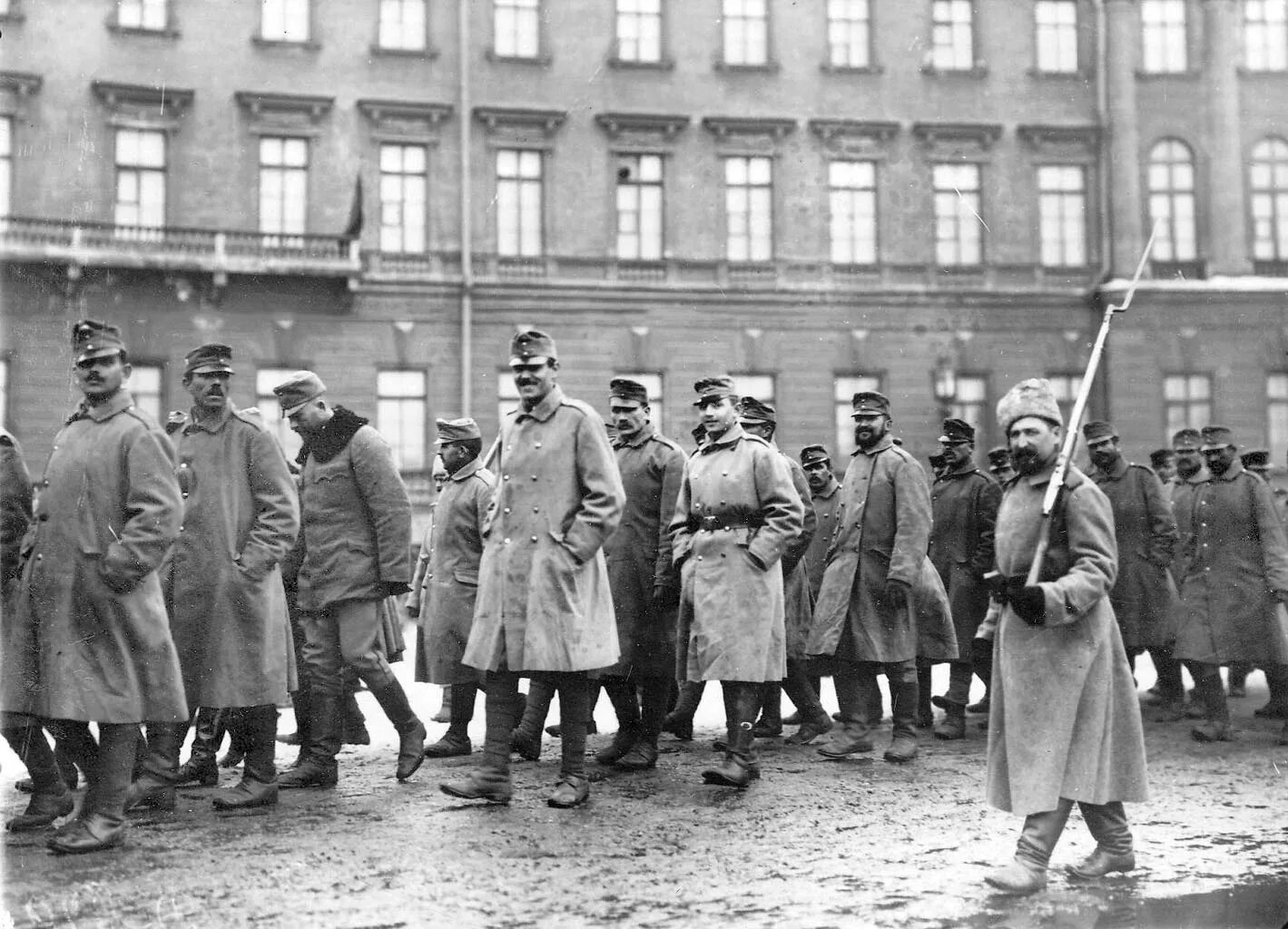 Плен в первую мировую. Пленные австрийцы 1916 год. австрийские военнопленные первой мировой войны. пленные австрияки 1915 москва.