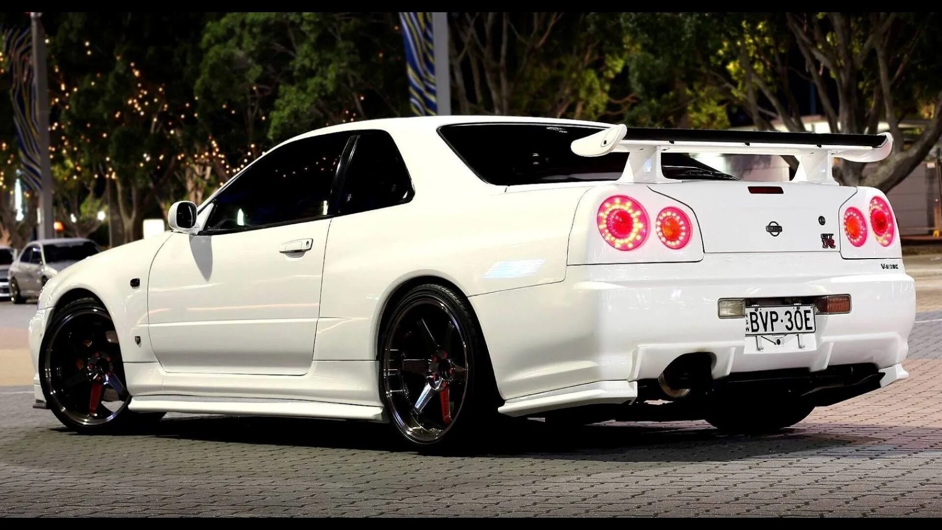 Скай лайн. Nissan Skyline r34 gt-r. Nissan Skyline GTR r34 White. Nissan Skyline GTR r34. Nissan Skyline gt-r 34.