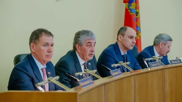 Заседание совета депутатов картинка. Здание горсовета в оренбурге. Губернатор города оренбург. Депутаты оренбурга. Депутатская оренбург.